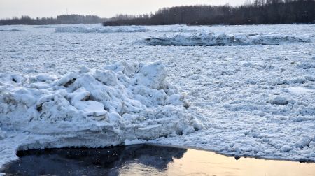Pļaviņās kopš piektdienas ūdens līmenis krities par aptuveni metru