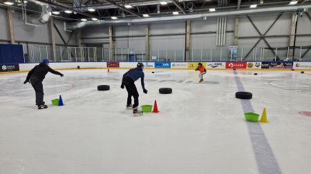 Sacensībās “Jautrās slidas” prasmes pārbauda 24 dalībnieki