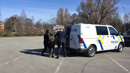 Jaunieši iepazīst operatīvo dienestu pasauli