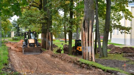 Uzsākti Krustpils pils parka pārbūves darbi
