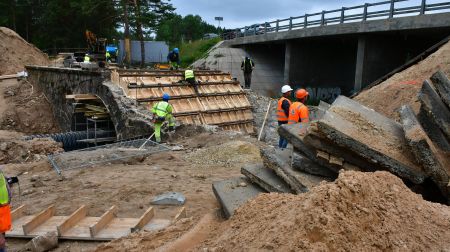 Pārbūvē seno Pelītes upes tiltu