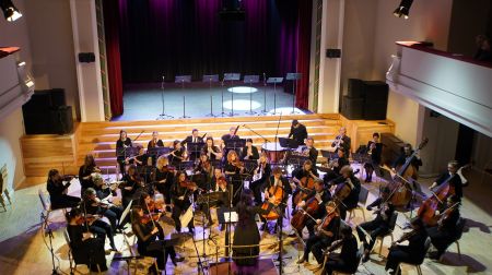 Jēkabpils Tautas namā izskan “Plecu pie pleca. Diriģē jaunie!”