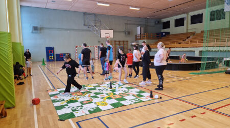 10 ģimenes pieveic pirmo Sportisko ģimeņu izaicinājumu