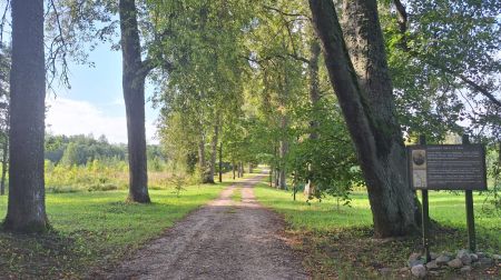 Latviešu valodas pamatlicējs Vecais Stenders svin 310 gadu jubileju