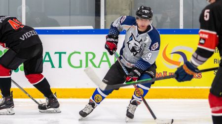 Hokejisti no Rīgas iegūst Ojāra Rodes ceļojošo kausu