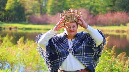 Zasā apskatāmi 11 Sēlijas kāzu kroņi