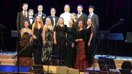 Jēkabpils Tautas namā izskan “Plecu pie pleca. Diriģē jaunie!”