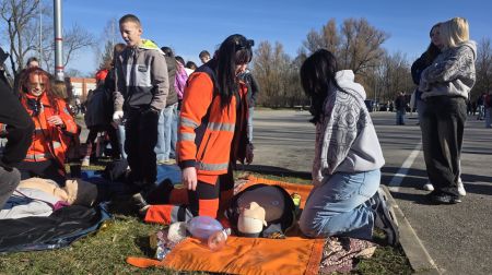 Jaunieši iepazīst operatīvo dienestu pasauli