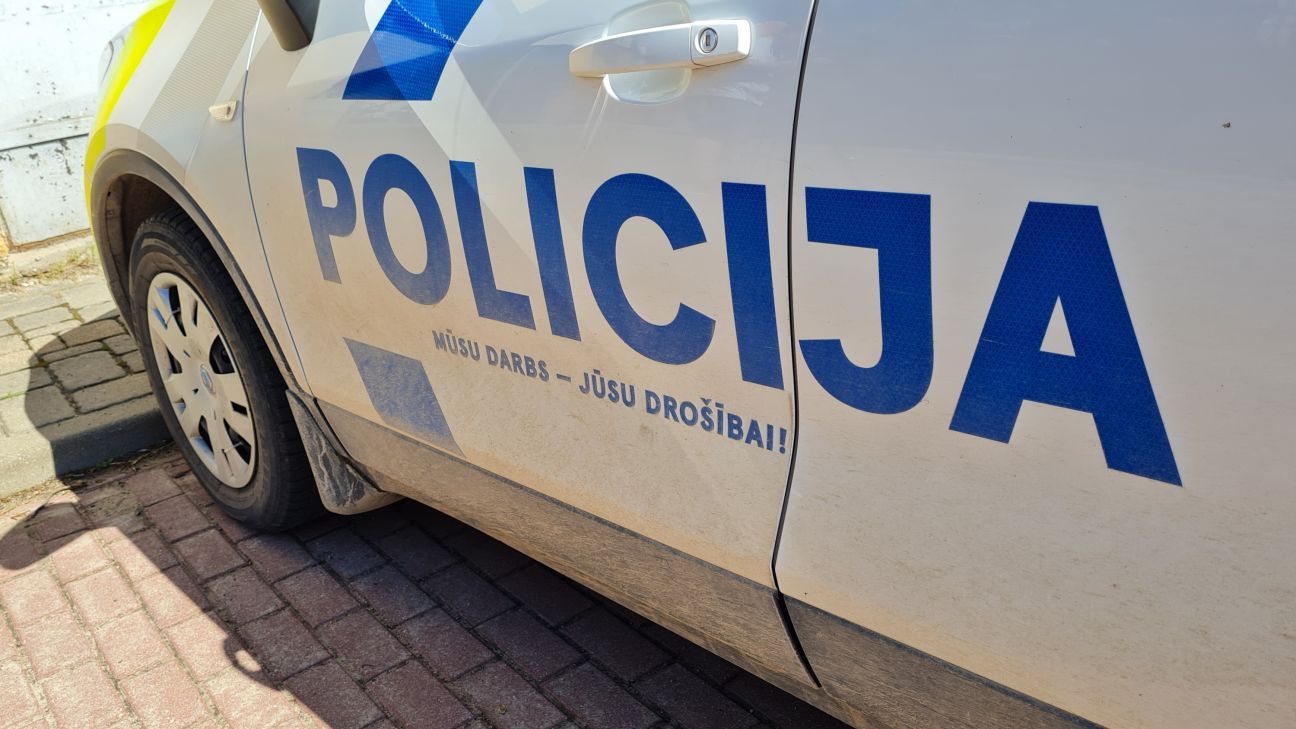 Neretas pagastā jaunietis brauc ar nereģistrētu auto
