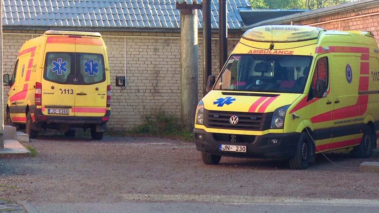 Saukas pagastā jaunietis gūst traumas, avarējot automašīnai