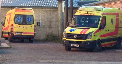 Saukas pagastā jaunietis gūst traumas, avarējot automa&scaron;īnai