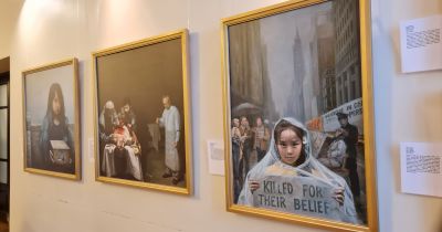 Starptautiska mākslas izstāde vēsta par noziegumiem Ķīnā