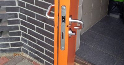 Kena parkā naktīs demolē tualetes