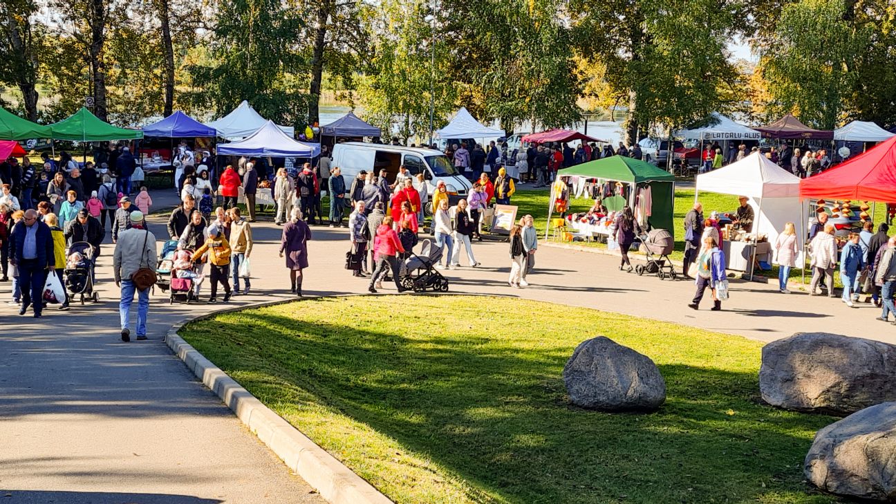 Miķeļdienas gadatirgū Jēkabpilī – andele, resnāko ķirbju konkurss un priekšnesumi
