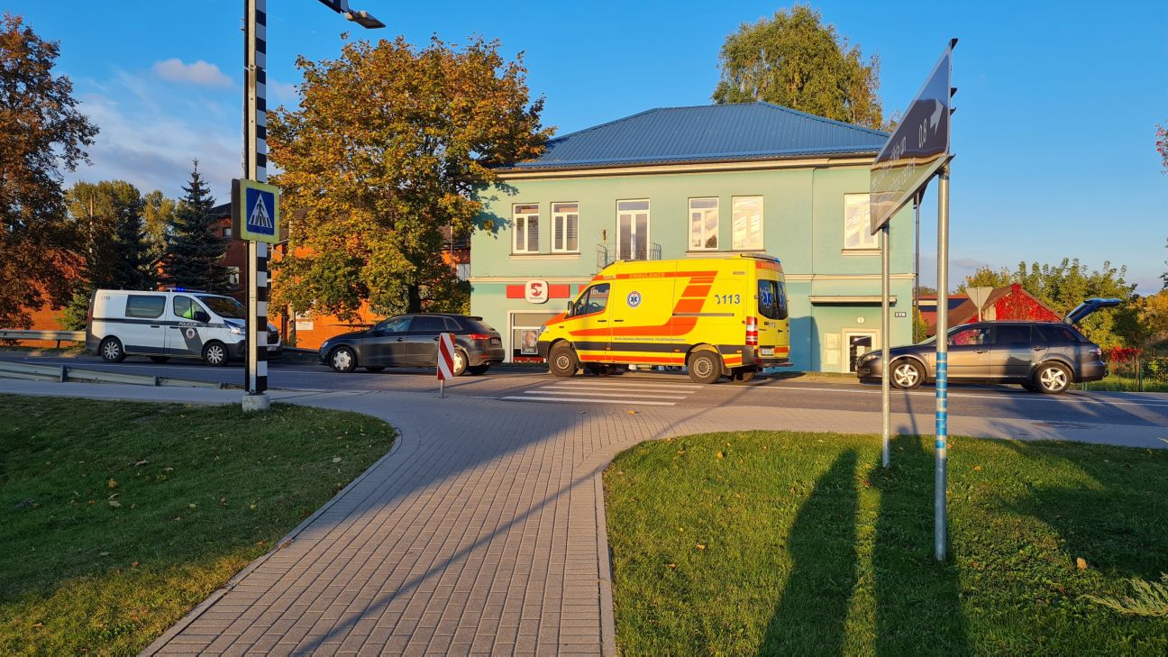 Līvānos automašīna uzbrauc gājējai