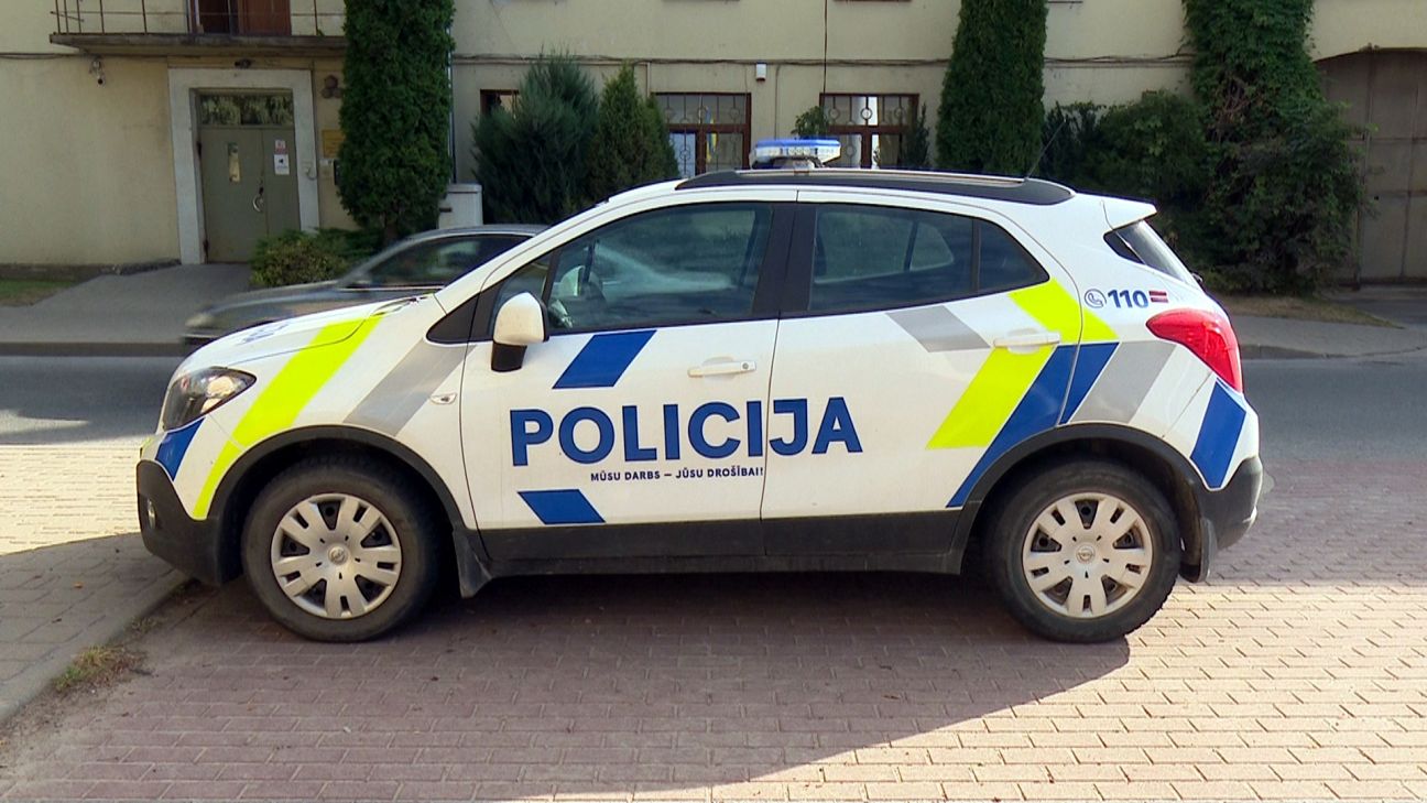 Bebru pagastā jaunietis ar zagtu auto izraisa avāriju