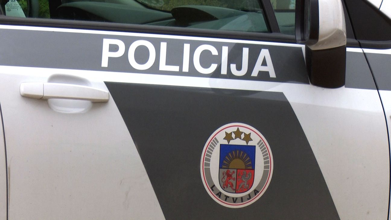 Koknesē pieķer jaunieti bez tiesībām