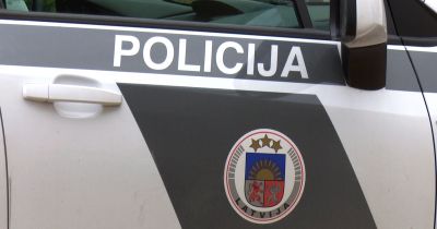 Koknesē pieķer jaunieti bez tiesībām