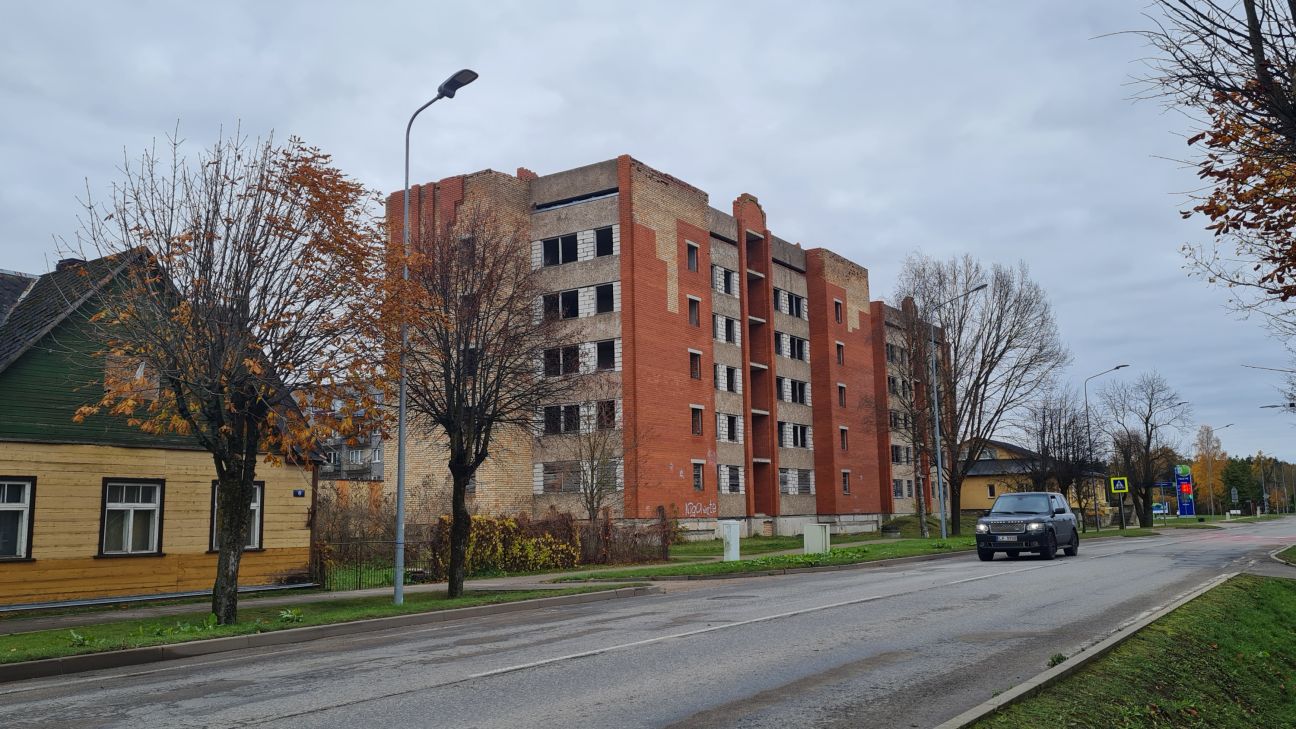 Līvānu novadā graustiem piemēros paaugstinātu nodokli