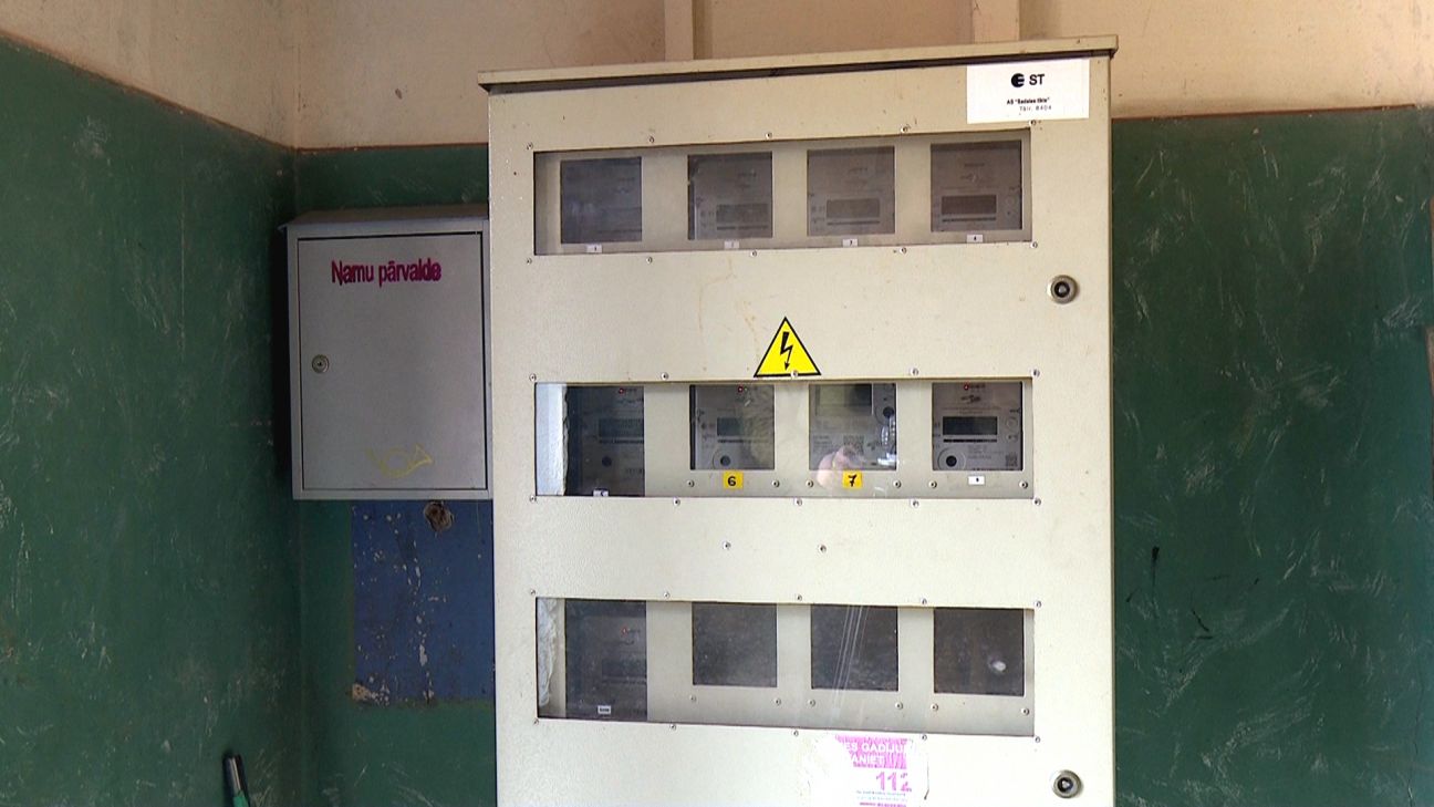 Jēkabpilī, izvilinot sirmgalvi no dzīvokļa, nozagti 1400 eiro