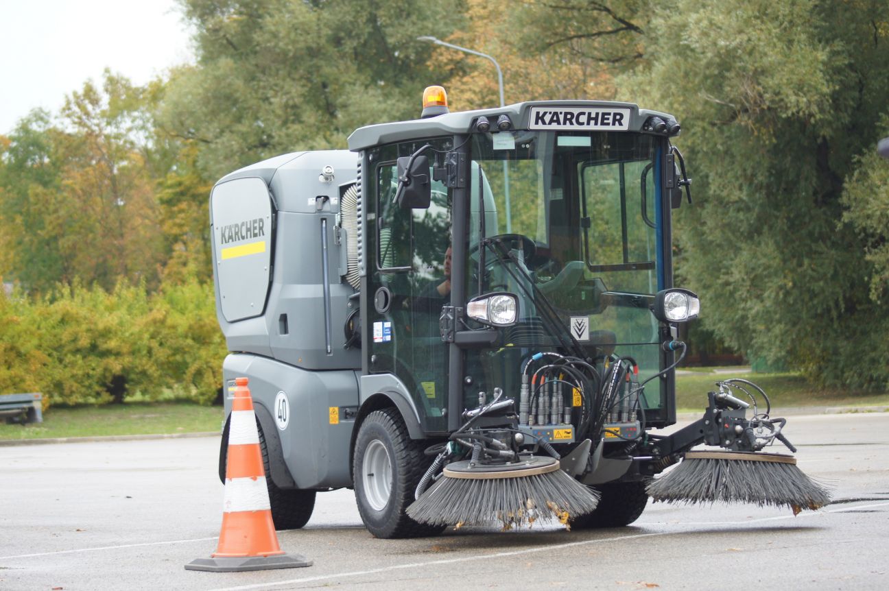 Uzņēmums “Kärcher” Jēkabpilī demonstrē komunālās mašīnas pilsētvides uzlabošanai