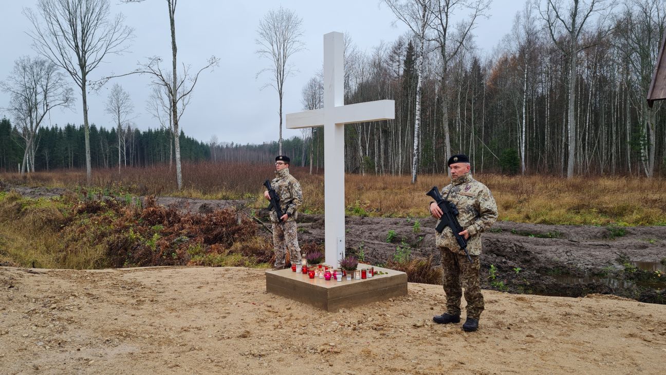 Kalna pagastā atklāj mežabrāļiem veltītu piemiņas vietu