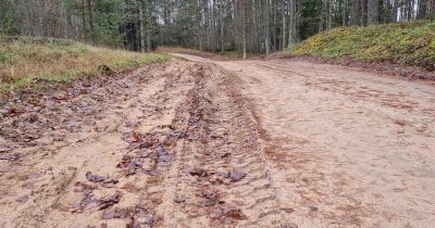 Uz laiku ierobežo transporta kustību uz vairākiem grants ceļiem Jēkabpils novadā