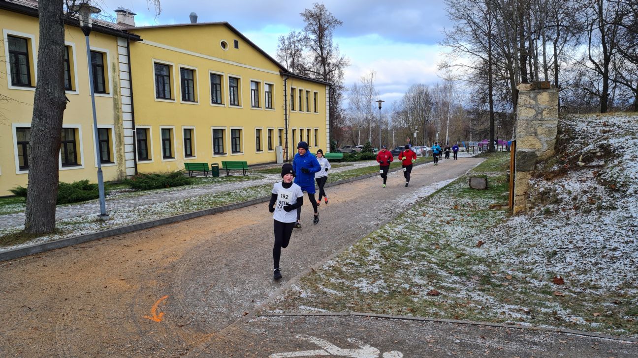 Aptuveni 200 aktīvistu pulcējas Līvenhofas skrējienā