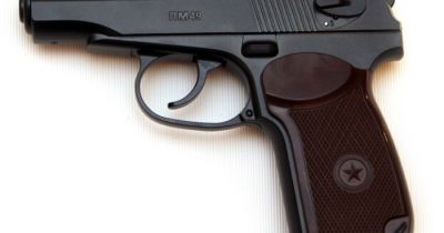 Jēkabpilī iereibis vīrietis sev līdzi nēsā pneimatisko ieroci