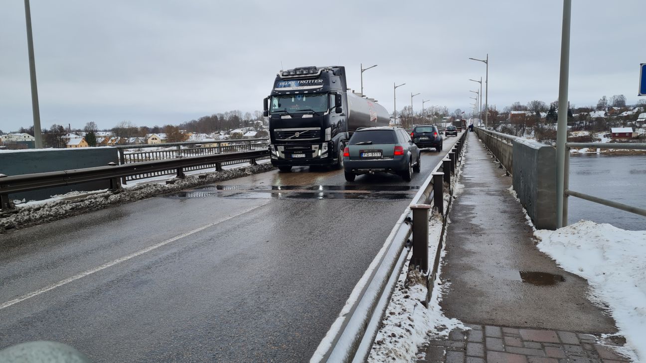 Tilta šuves remonts Jēkabpilī ir pagaidu risinājums