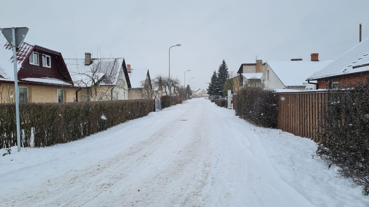 Kāpēc ielu un ietvju uzturēšanai Jēkabpils novadā izvairās lietot smiltis?