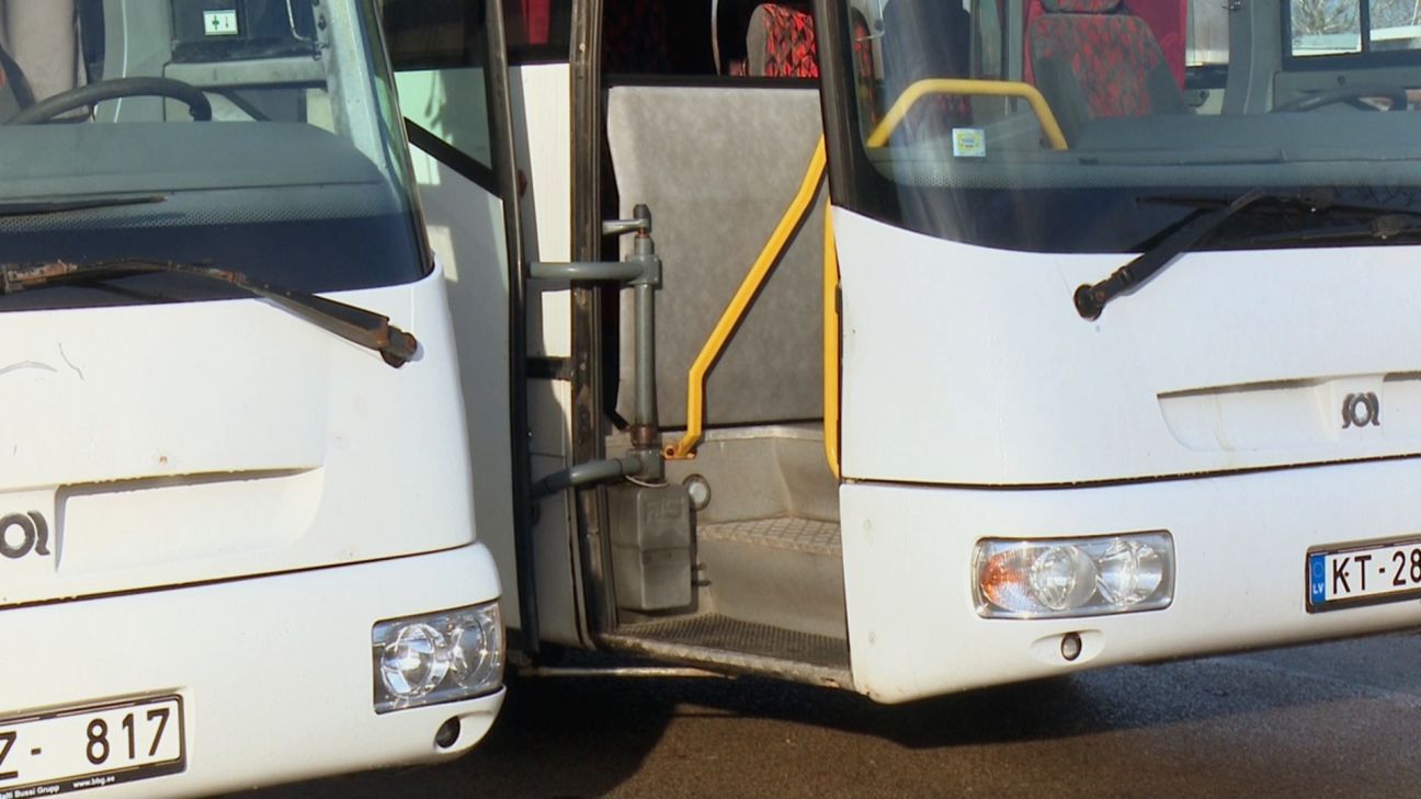 Uz Ukrainu dodas “Twitter konvojs” autobusi