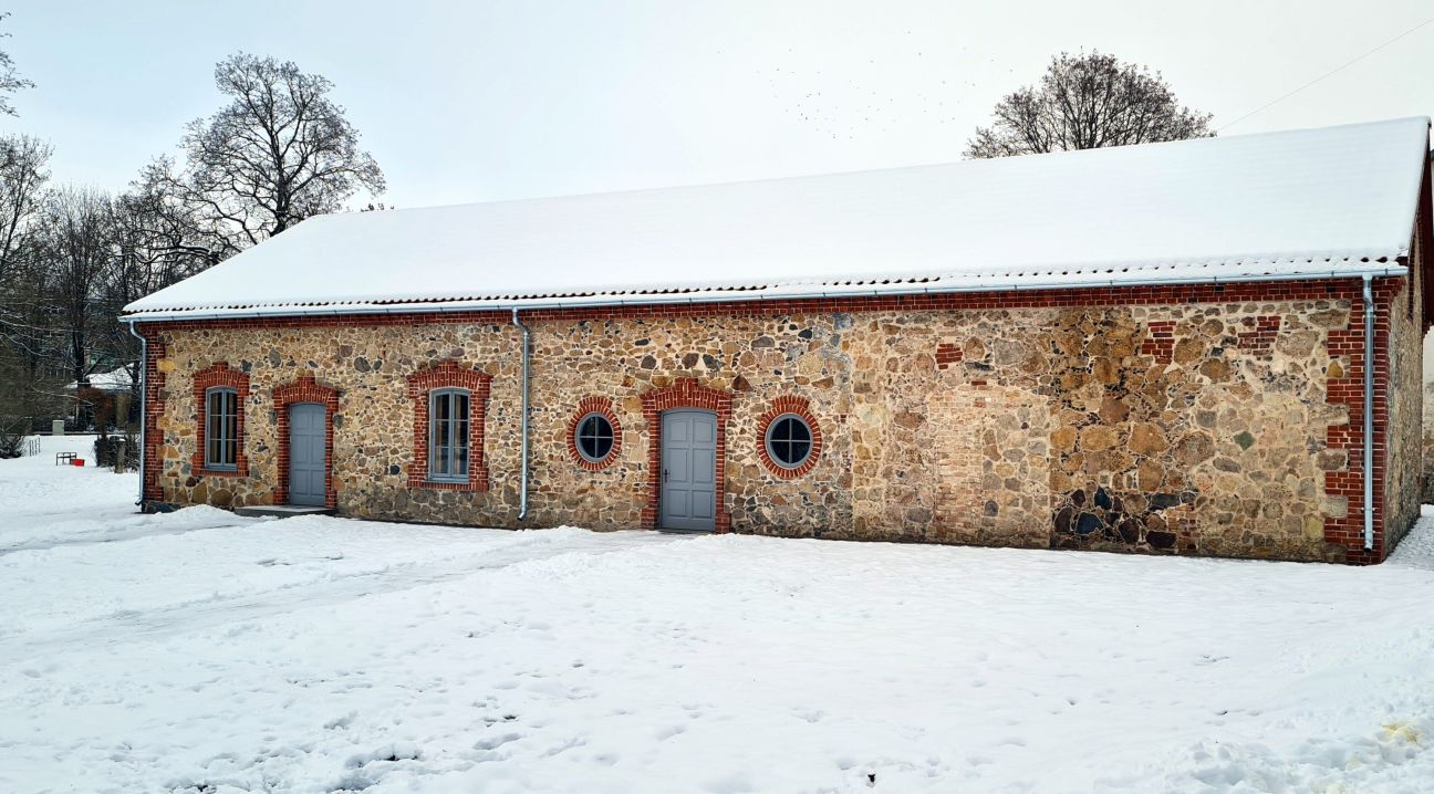 Pārbūvēta Krustpils pils bijušās smēdes ēka