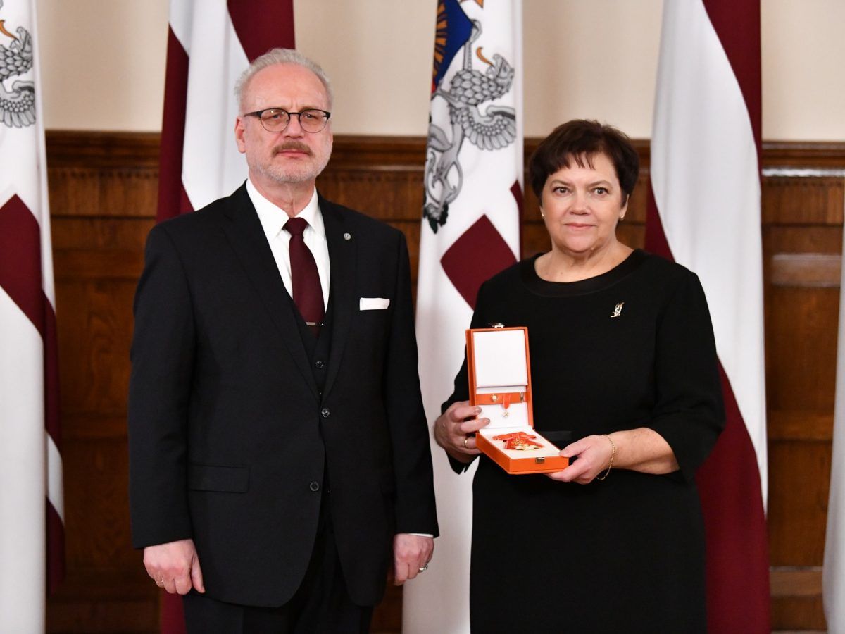 Apbalvoti Jēkabpils reģionālās slimnīcas darbinieki