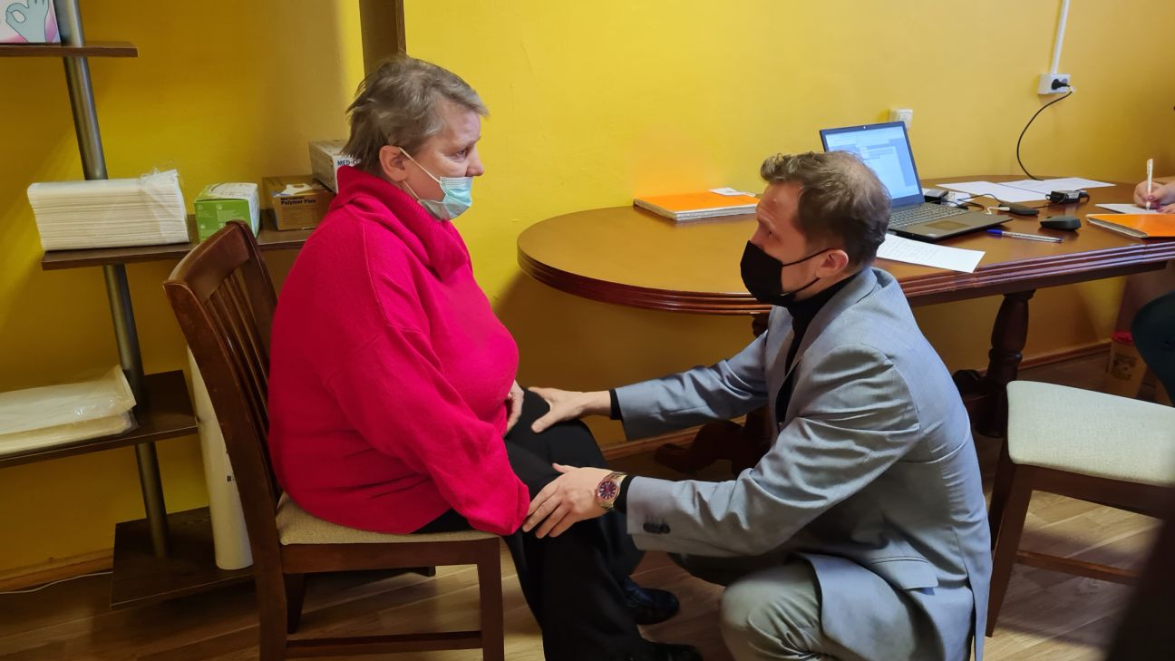 Traumatologi sniedz konsultācijas pansionāta “Jaunāmuiža” iemītniekiem 