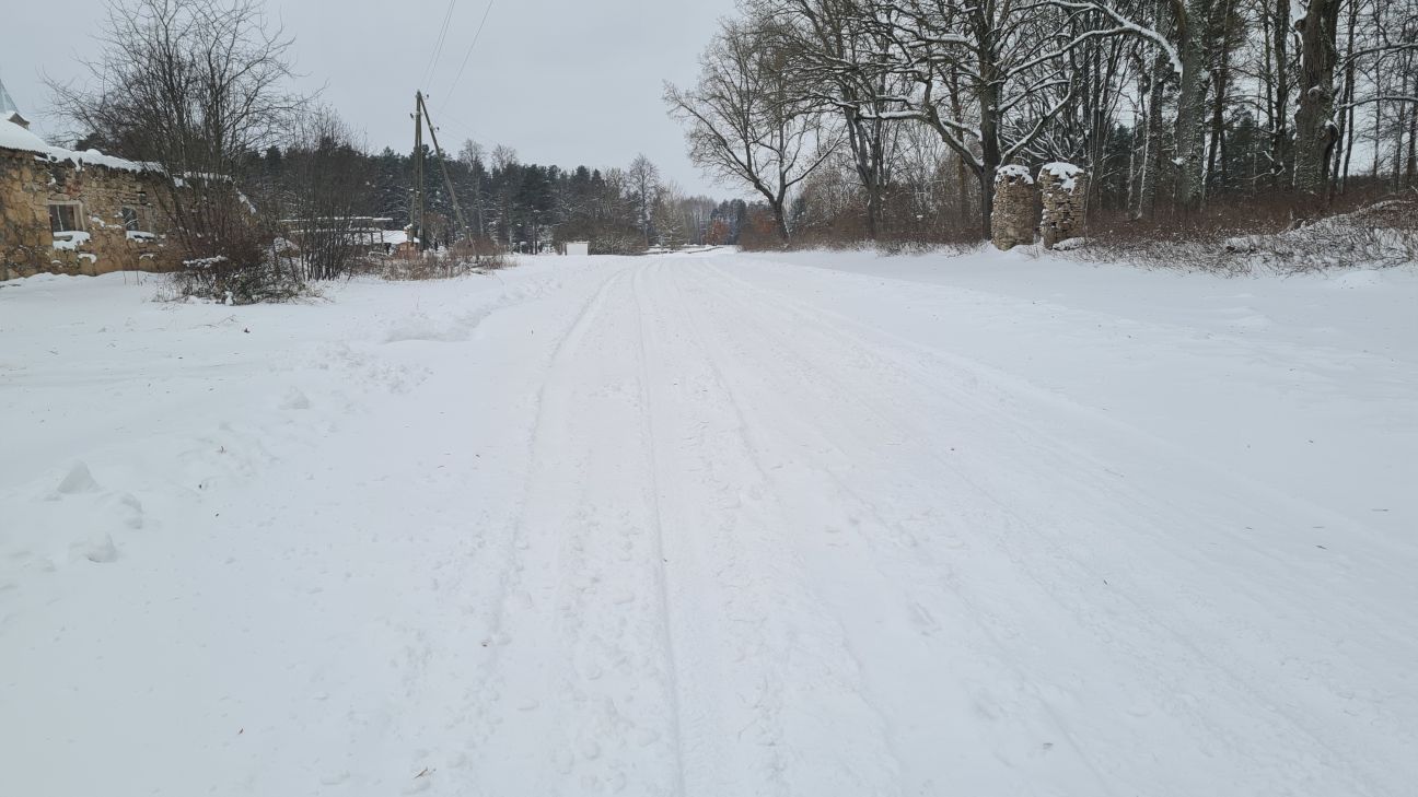 Sniega dēļ apgrūtināti braukšanas apstākļi