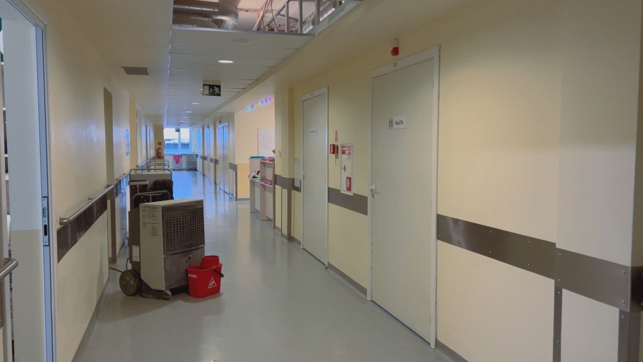 Applūdušas Jēkabpils slimnīcas pacientu palātas un citas telpas