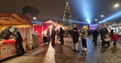Jēkabpilie&scaron;us priecē priek&scaron;nesumi bērniem un Ziemassvētku tirdziņ&scaron;