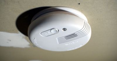 Aizkrauklē no piedūmota dzīvokļa izglābj cilvēku