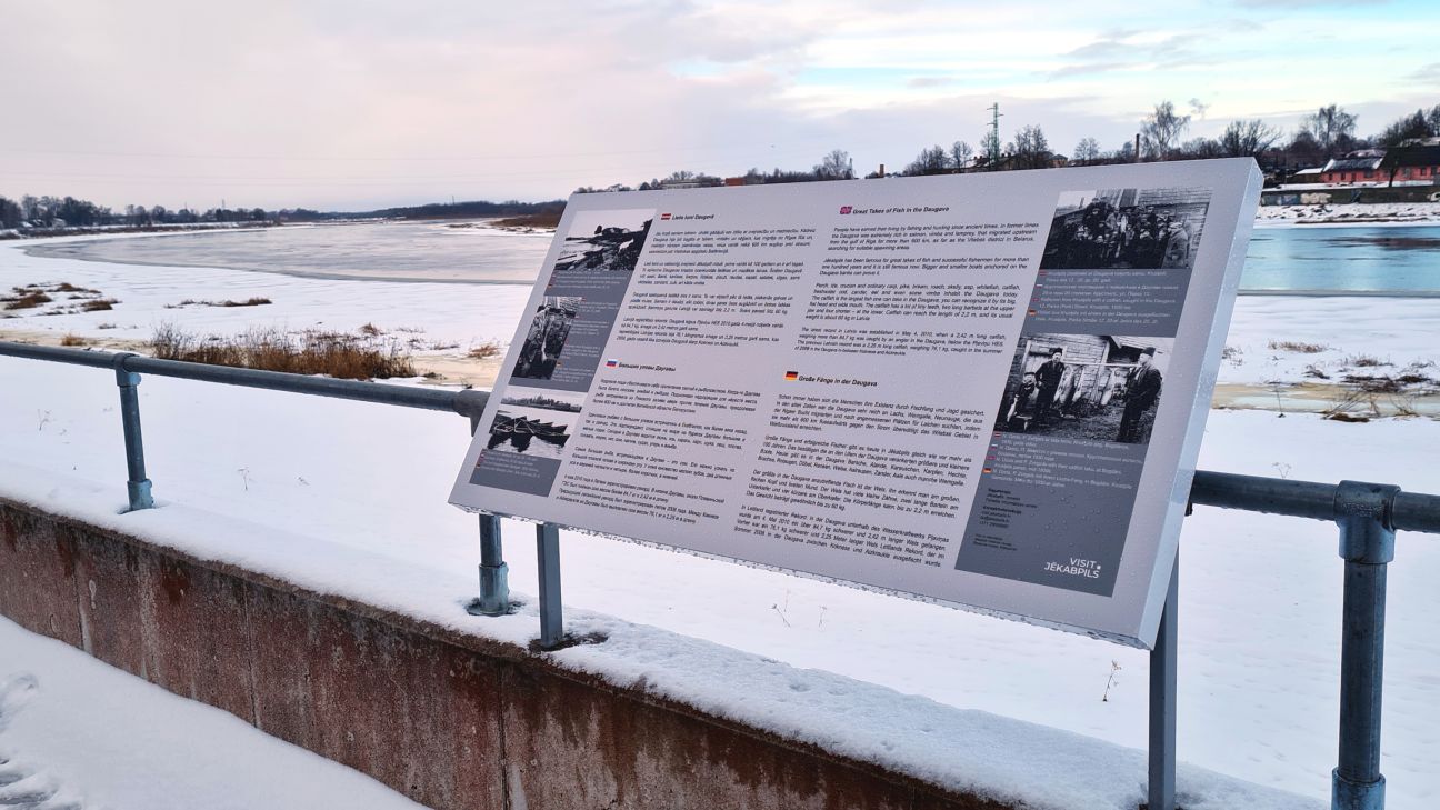 Atjaunoti informatīvie stendi uz Daugavas aizsargdambja
