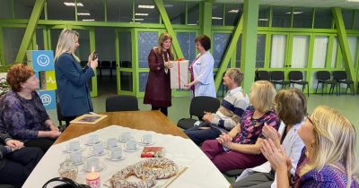 Jēkabpils reģionālās slimnīcas mazajiem pacientiem dāvā adītas zeķītes