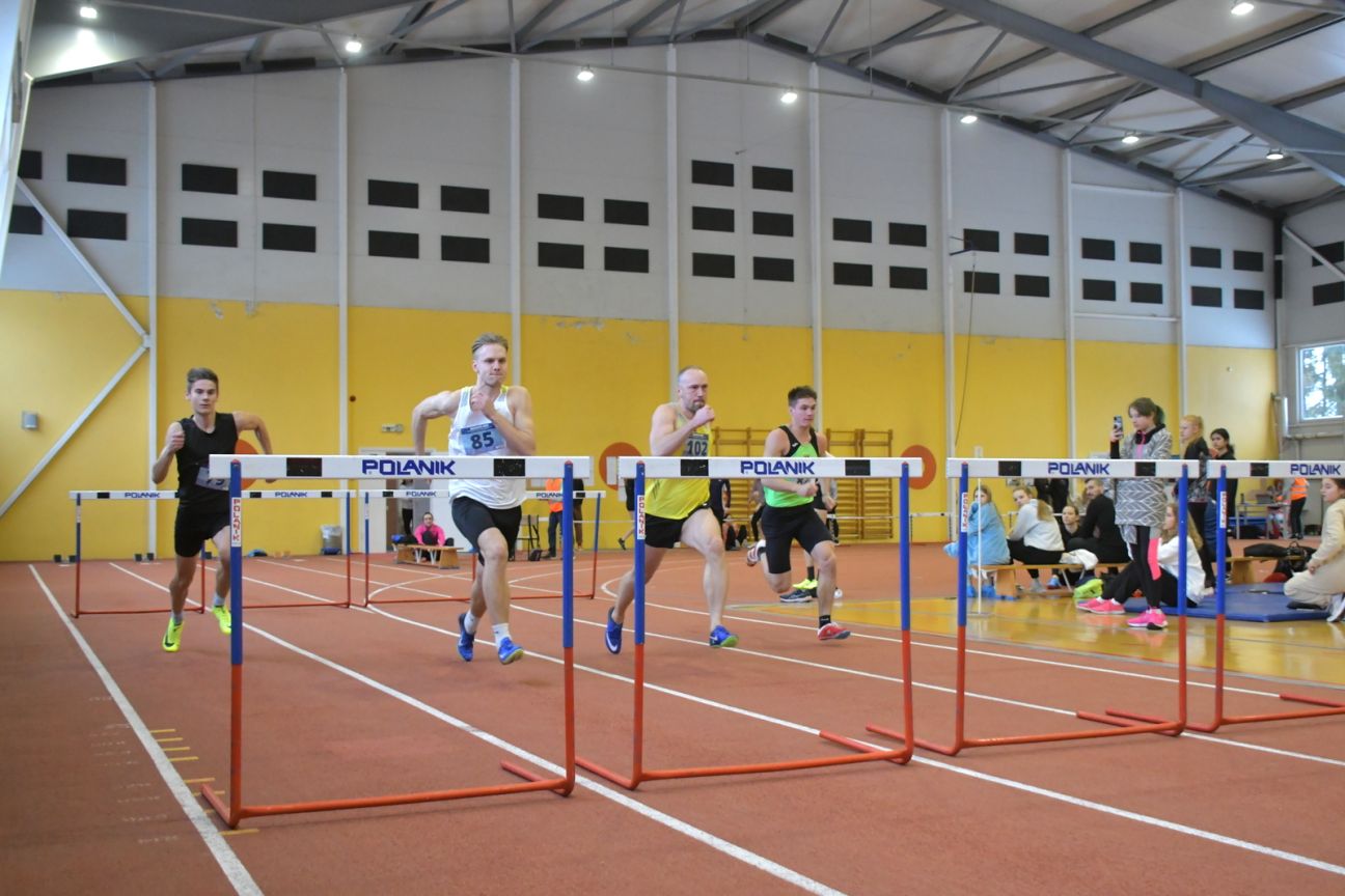 Gandrīz 100 sportisti piedalās vieglatlētikas sacensībās “Daugava 2023”