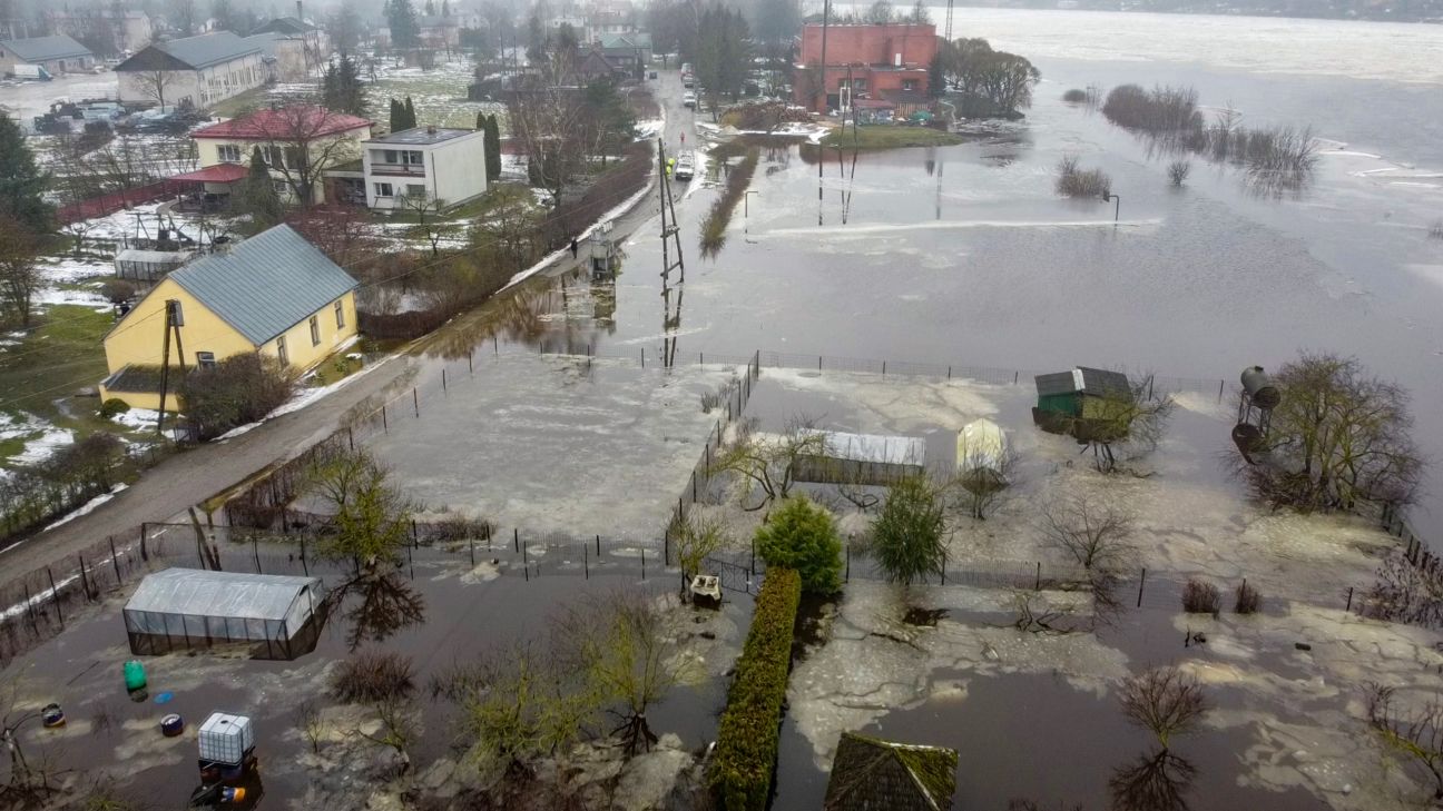 “Sadales tīkls” turpina darbu plūdu skartajās teritorijās Jēkabpilī