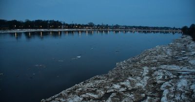 Daugava Jēkabpilī daļēji atbrīvojusies no vižņiem