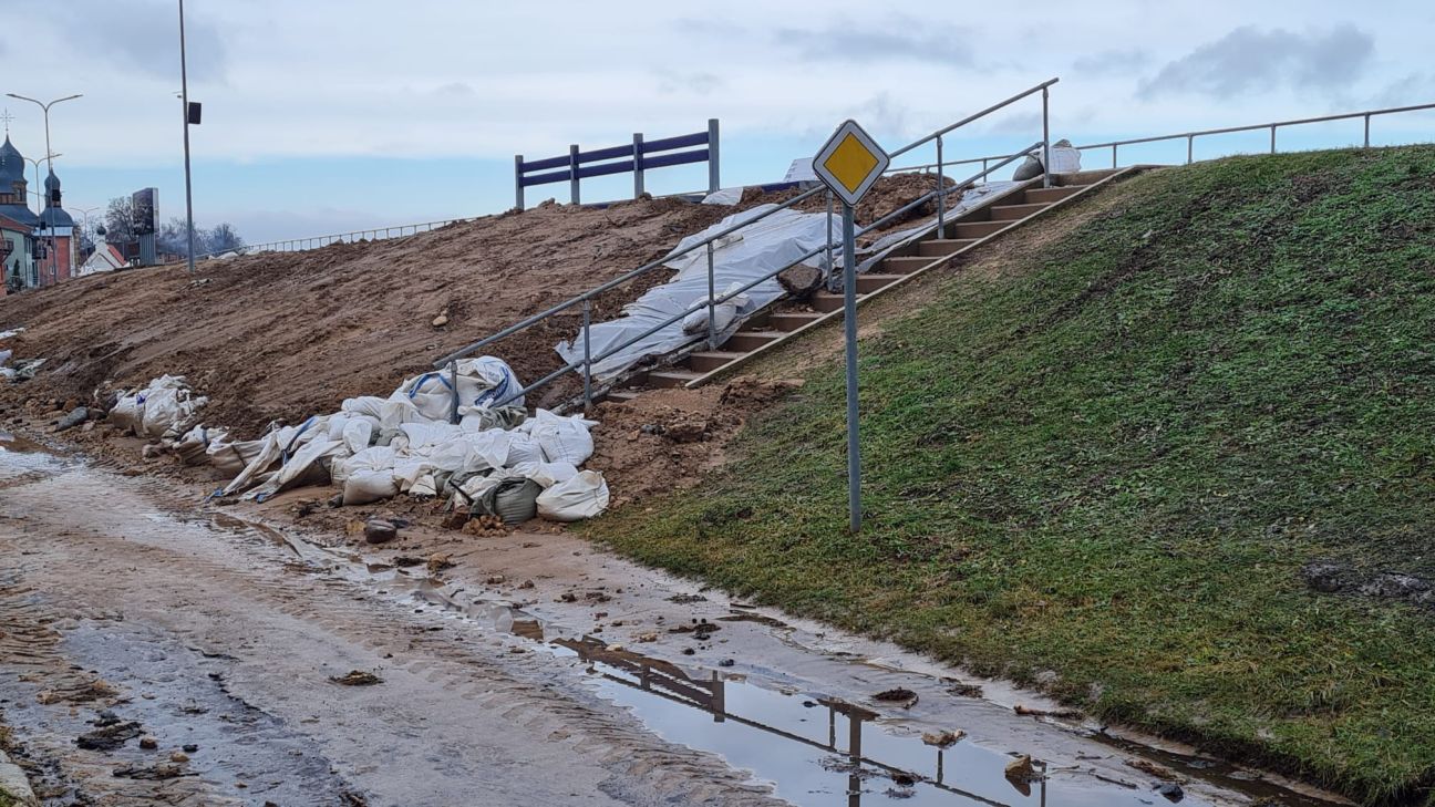 Pa Daugavas dambi Jēkabpilī aicina nepārvietoties