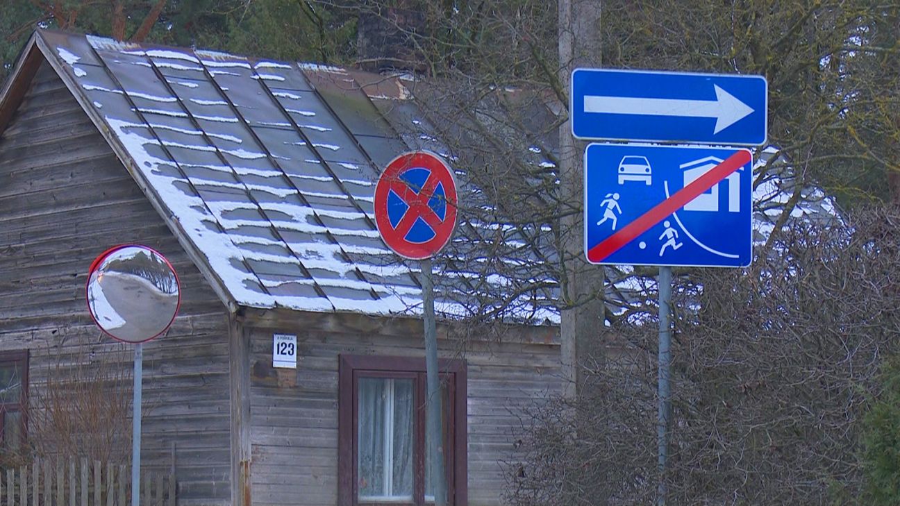 Turpmāk ceļazīmju un stāvvietu izvietošana jāsaskaņo ar pašvaldību