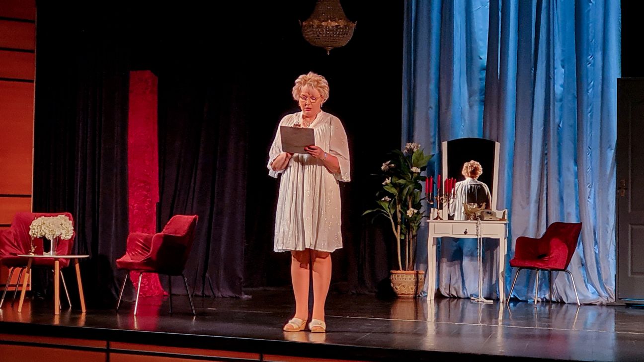 Līvānu amatierteātris ar izrādi “Saulespuķēs” piedalās Gada izrādes skatē