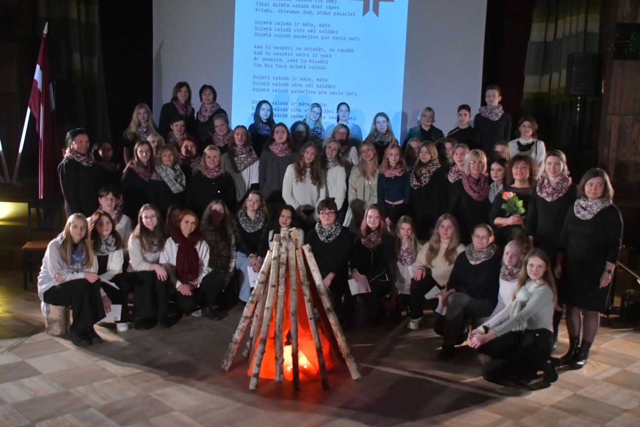 Dziesmās un atmiņu stāstos piemin Barikāžu laiku