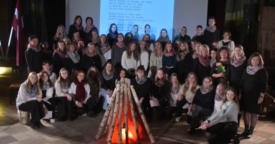 Dziesmās un atmiņu stāstos piemin Barikāžu laiku