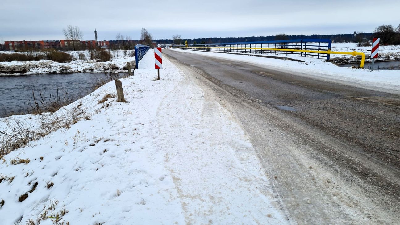 Sakas salas iedzīvotāji uztraucas par Sakas tiltu un dambi